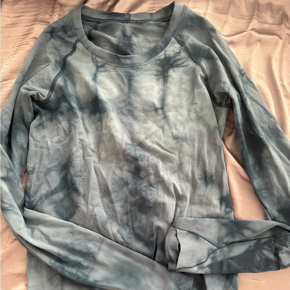 Lululemon workout top